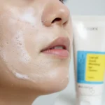 کف ملایم ژل شستشوی گود مورنینگ کوزارکس روی پوست