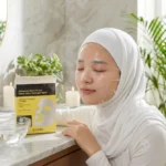 ایجاد جلوه پوست شیشه‌ای (Glass Skin) با ماسک حلزون کوزارکس روی صورت