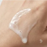 بافت روغن پاک کننده آنوا مدل Mild در حالت شیری شدن و امولسیون