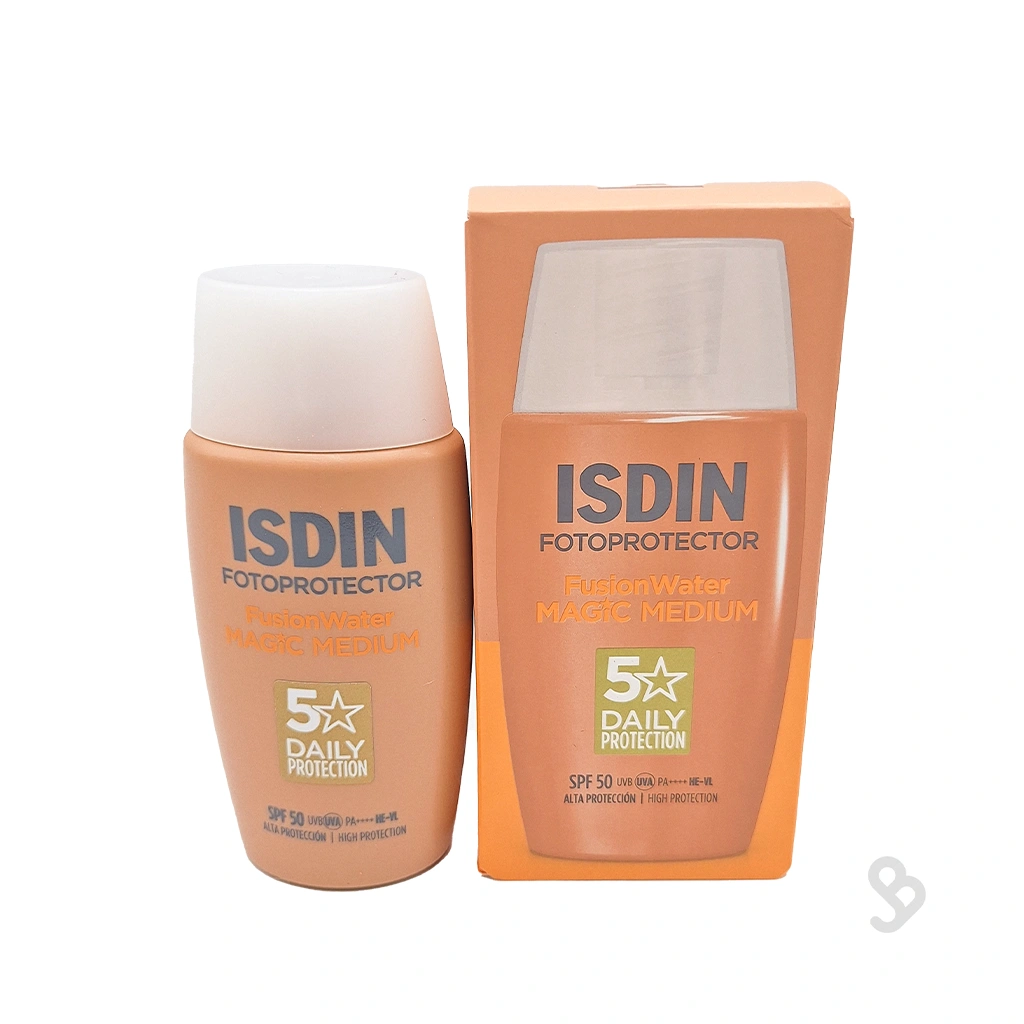 isdin-fotoprotector-fusion-water-magic-medium-spf50-50ml تصویر خلاقانه ضدآفتاب رنگی ایزدین فیوژن واتر برای پوست روشن