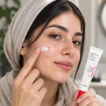 مالیدن کرم موضعی کاسآراکس روی جوشها